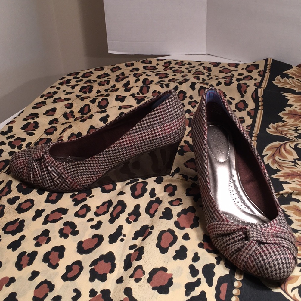 Dex Flex Comfort Cloth Wedges in Plaid Design - Picture 5 of 6